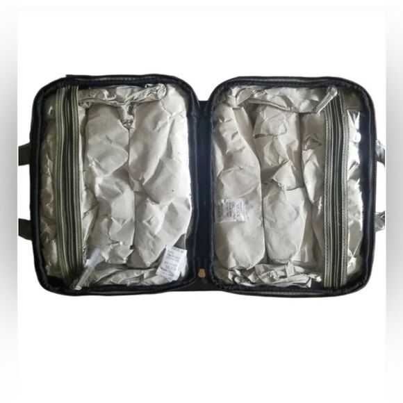 Steve Madden Cosmetic Bag - Picture 4 of 5